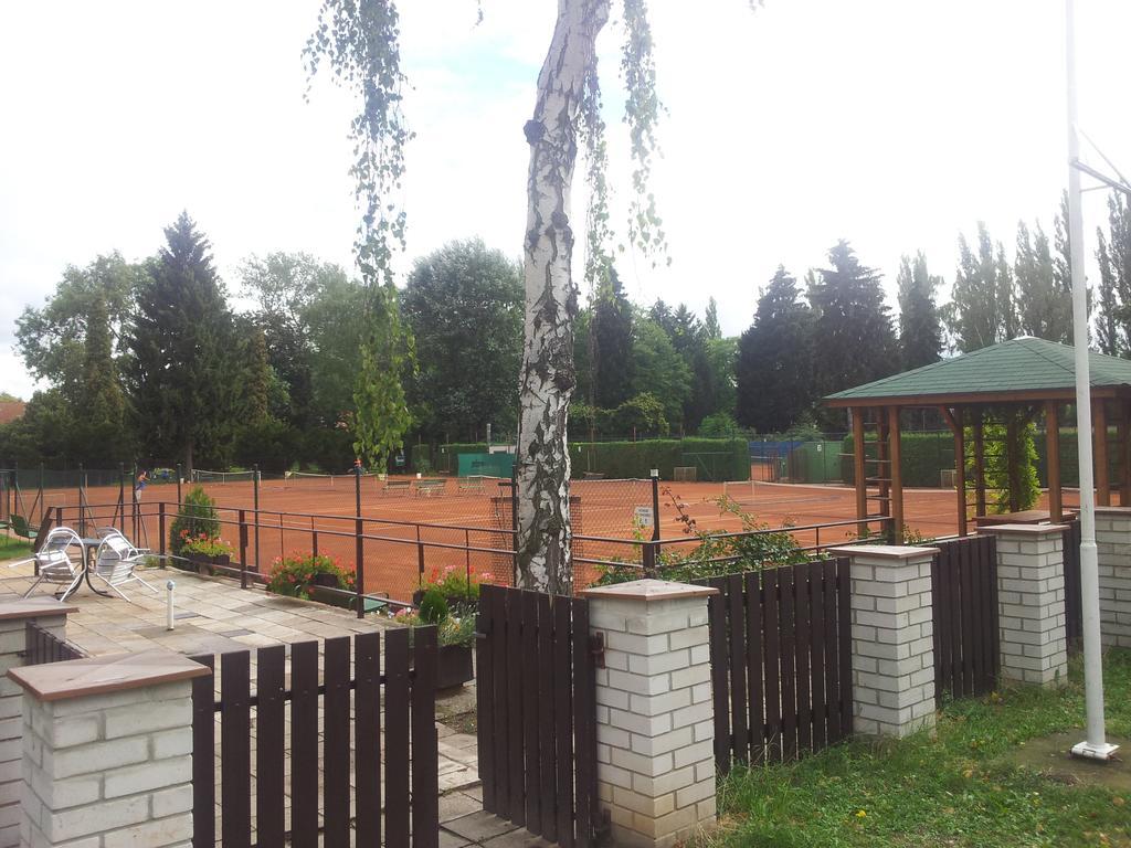 Penzion Tenis Podebrady Ngoại thất bức ảnh