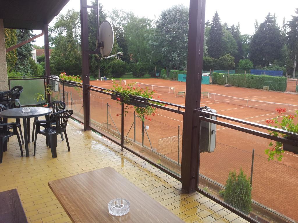 Penzion Tenis Podebrady Ngoại thất bức ảnh