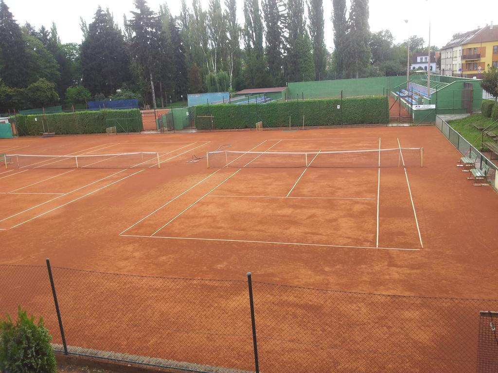 Penzion Tenis Podebrady Ngoại thất bức ảnh